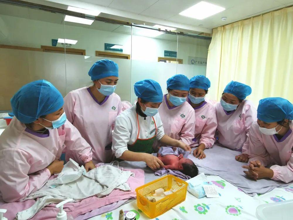 罗甸县妇婴监护型护送